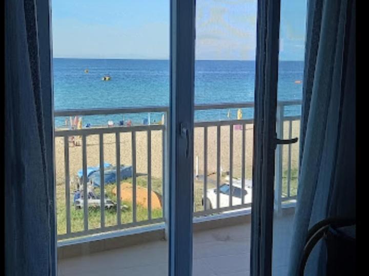 "Breeze" Front To The Sea - Hakidiki Villa Flogita Exterior photo